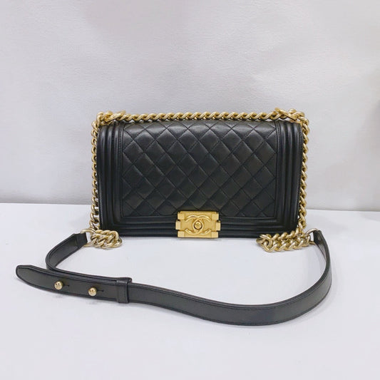Chanel - Le Boy Medium Flap Bag - Lambskin leather - Black with Gold-Tone Hardware - (Medium)