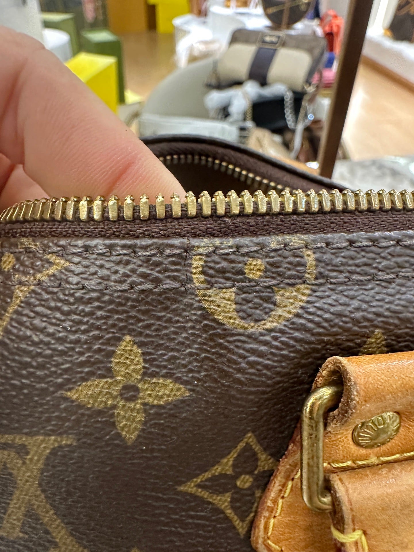 Louis Vuitton - Speedy 35 Bandoulière - Monogram Coated Canvas with Vachetta Leather Trim - Brown - (Large)