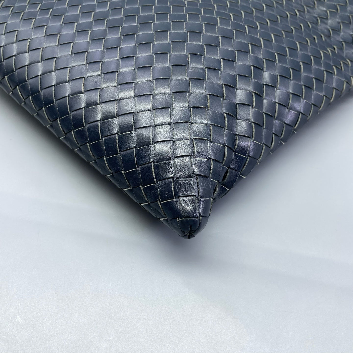 Bottega Veneta - Intrecciato Crossbody Bag - Leather - Navy - (medium)