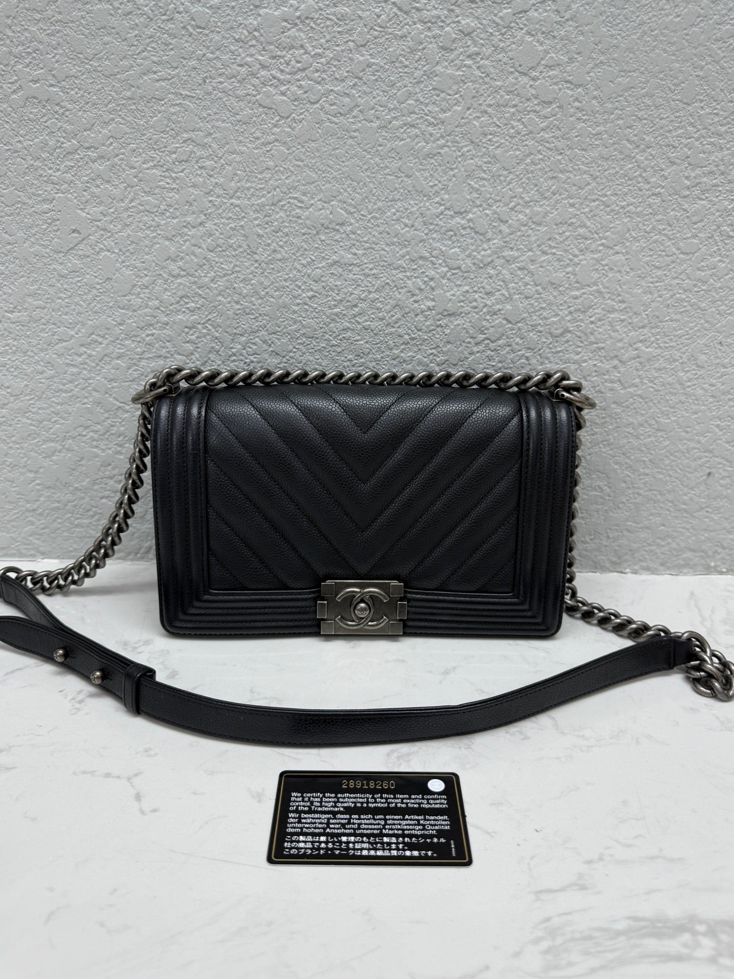 Chanel - Le Boy - Grained calfskin leather - Black - (Medium)