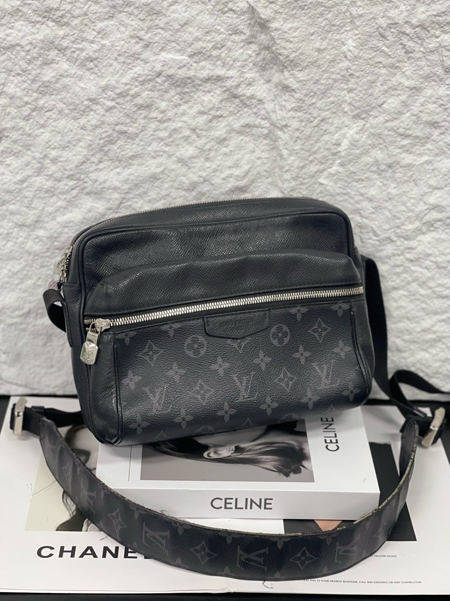 Louis Vuitton - Outdoor Messenger Bag - Monogram Eclipse Reverse coated canvas and Taiga leather - Black - (Medium)