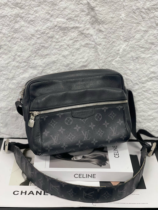 Louis Vuitton - Outdoor Messenger Bag - Monogram Eclipse Reverse coated canvas and Taiga leather - Black - (Medium)
