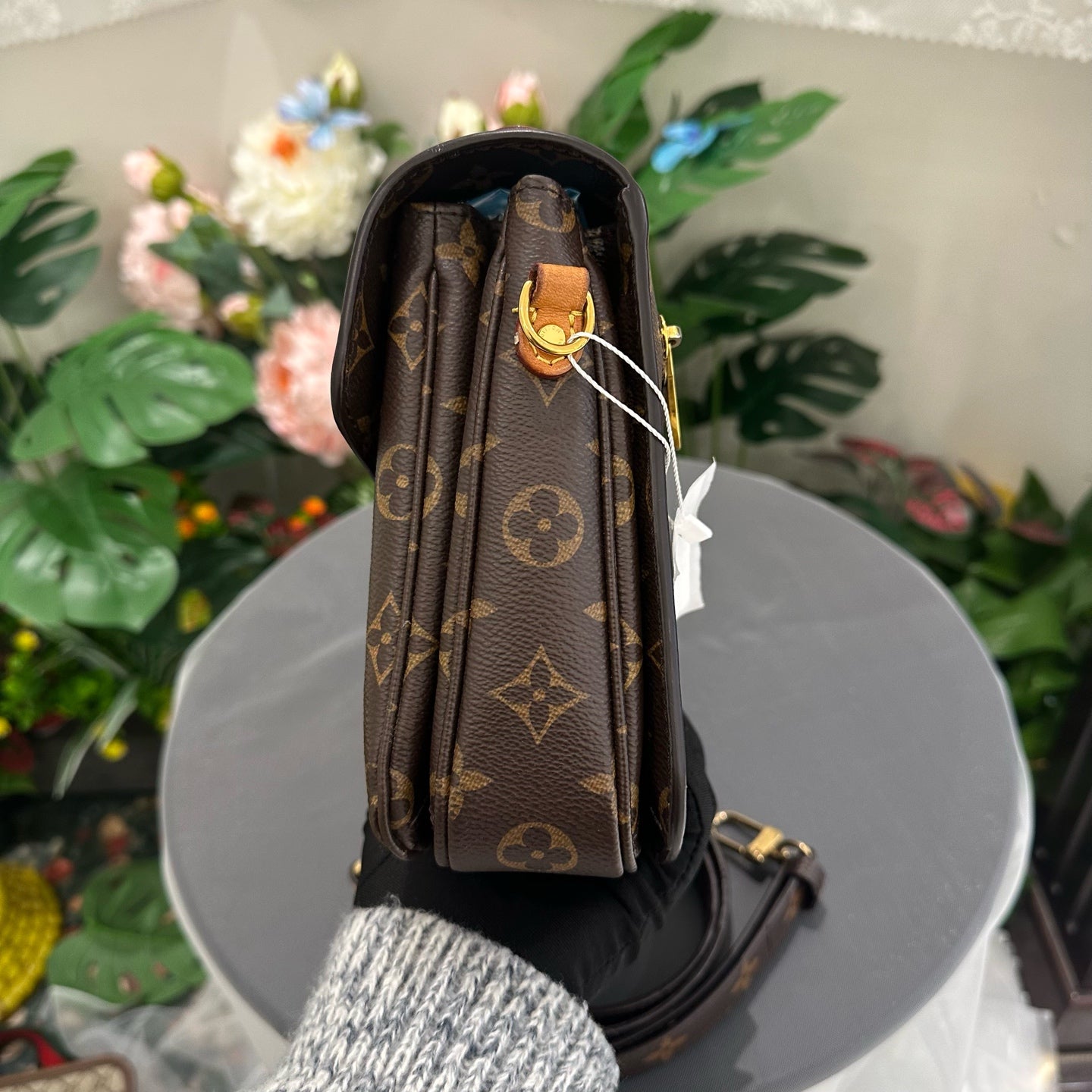 Louis Vuitton - Pochette Metis - Monogram coated canvas with natural cowhide leather trim - Brown - (Medium)