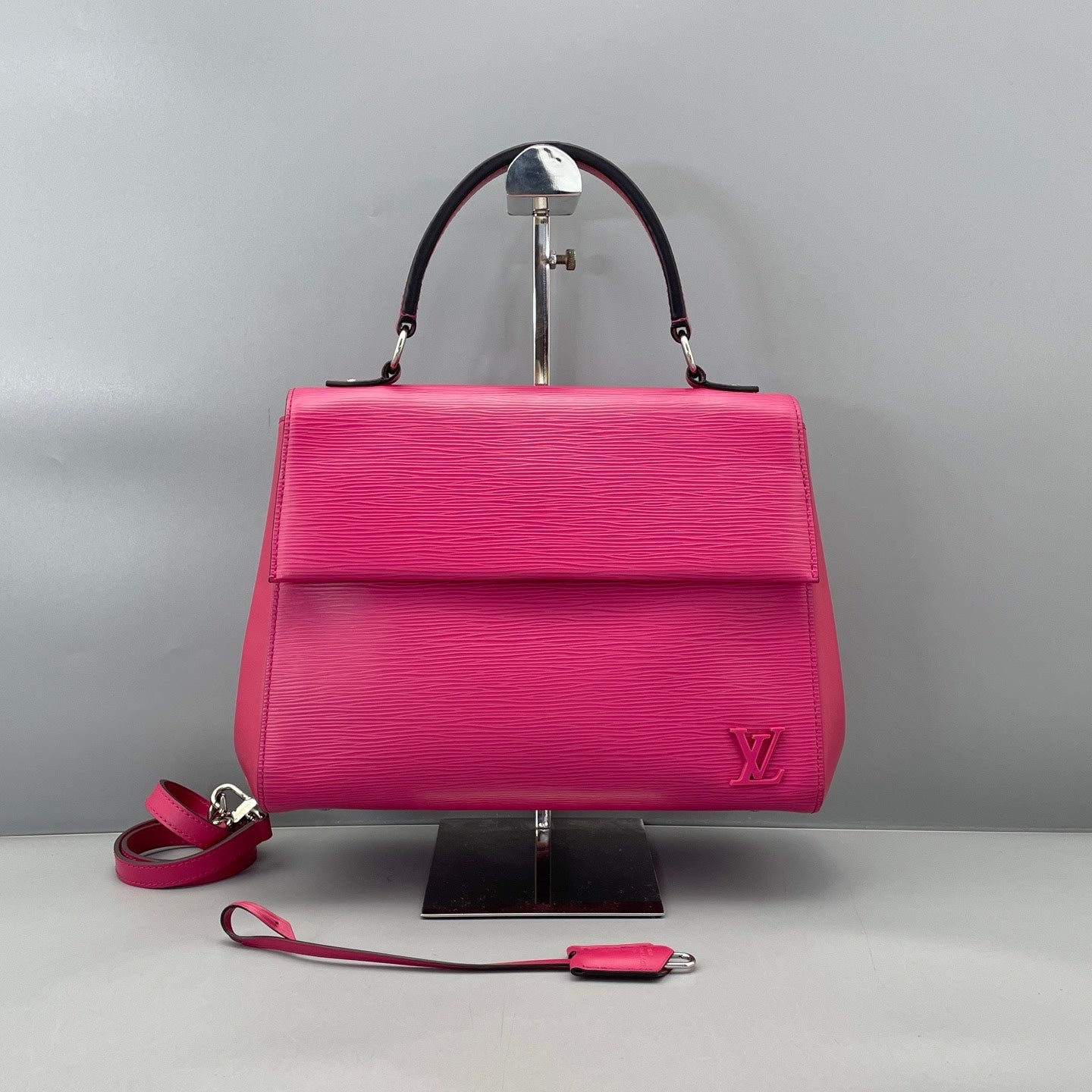 Louis Vuitton - Cluny MM - Epi leather - Pink - (medium)