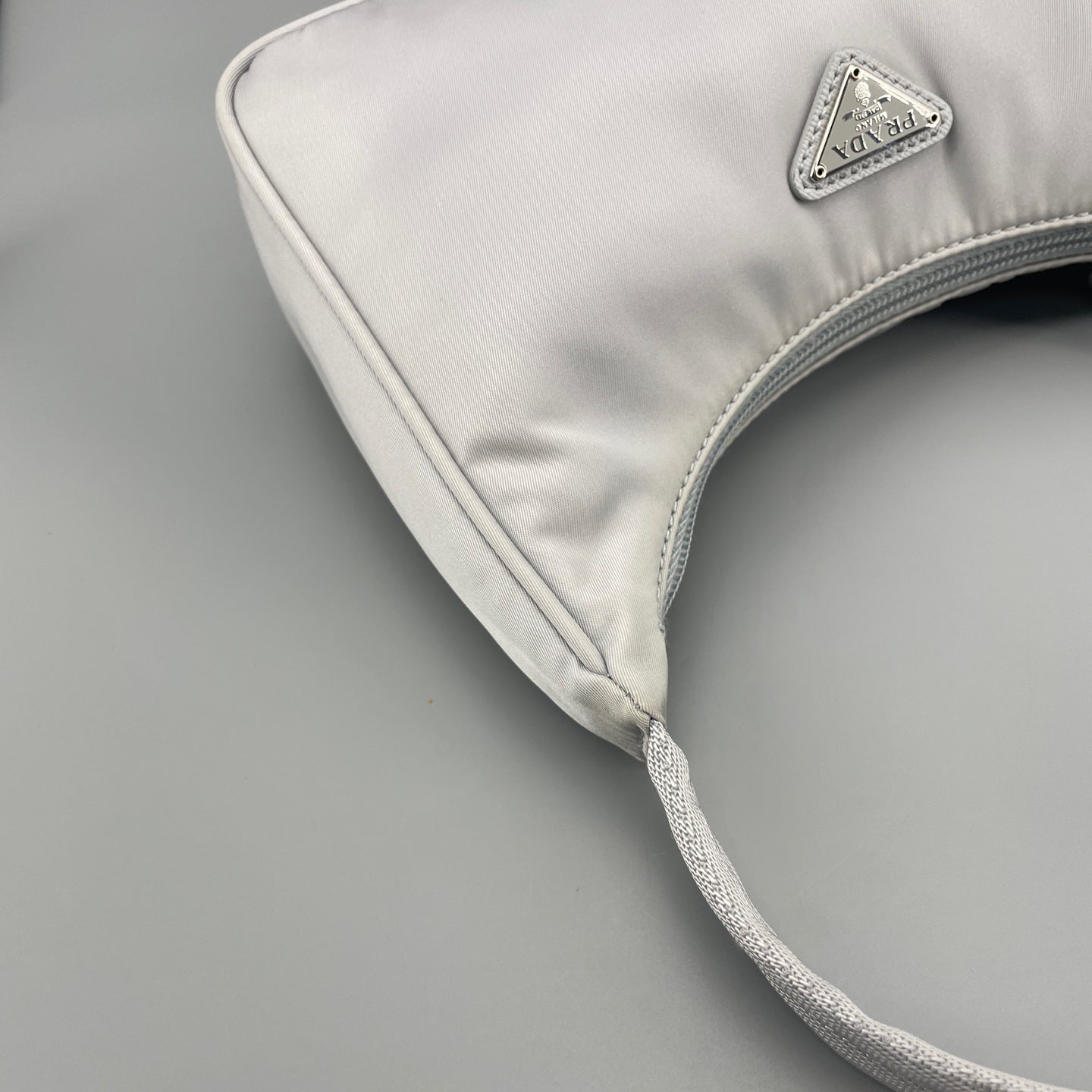 Prada - Re-Edition 2000 Hobo - Nylon with Saffiano leather trim - Grey - (mini)