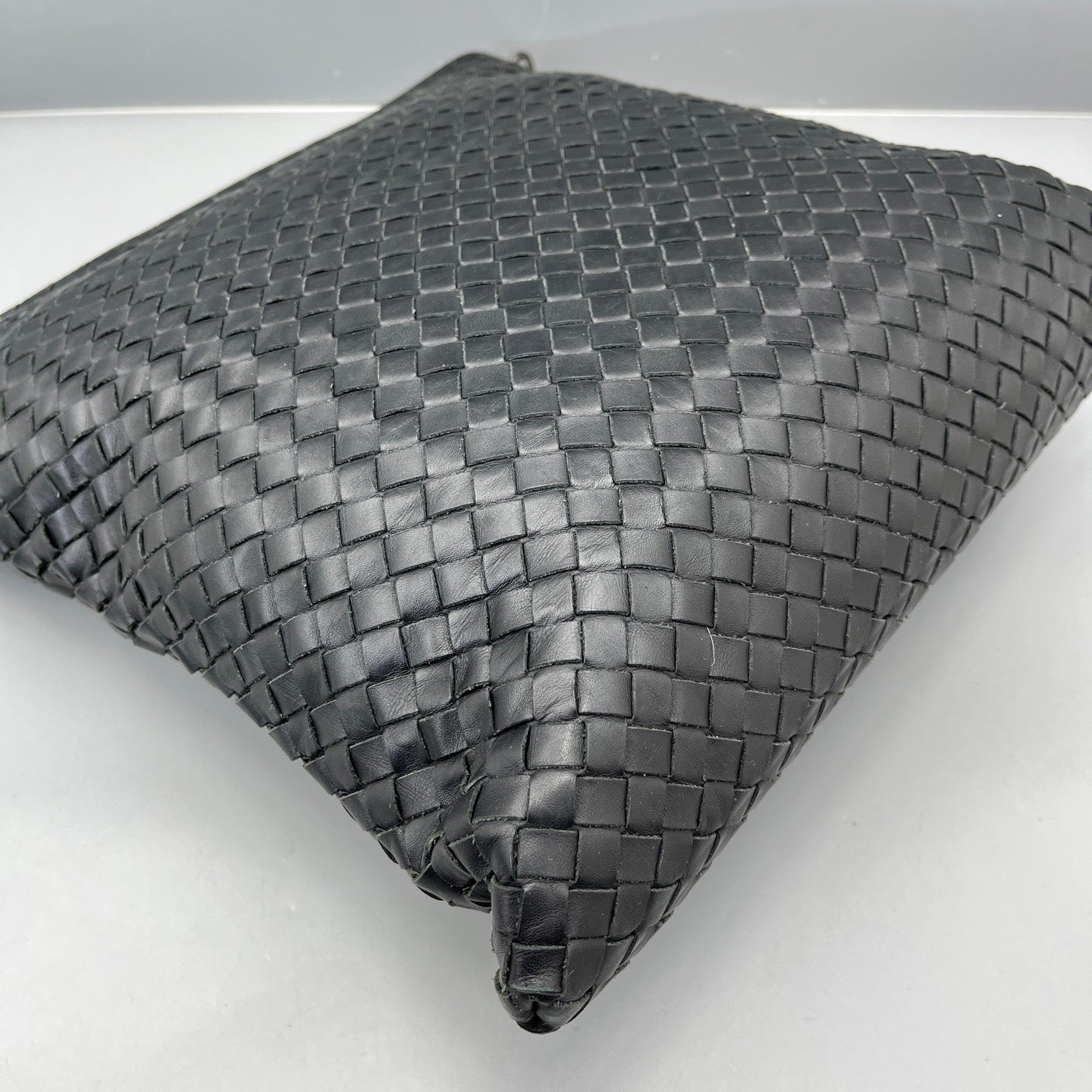 Bottega Veneta - Intrecciato Crossbody Bag - Leather - Black - (medium)