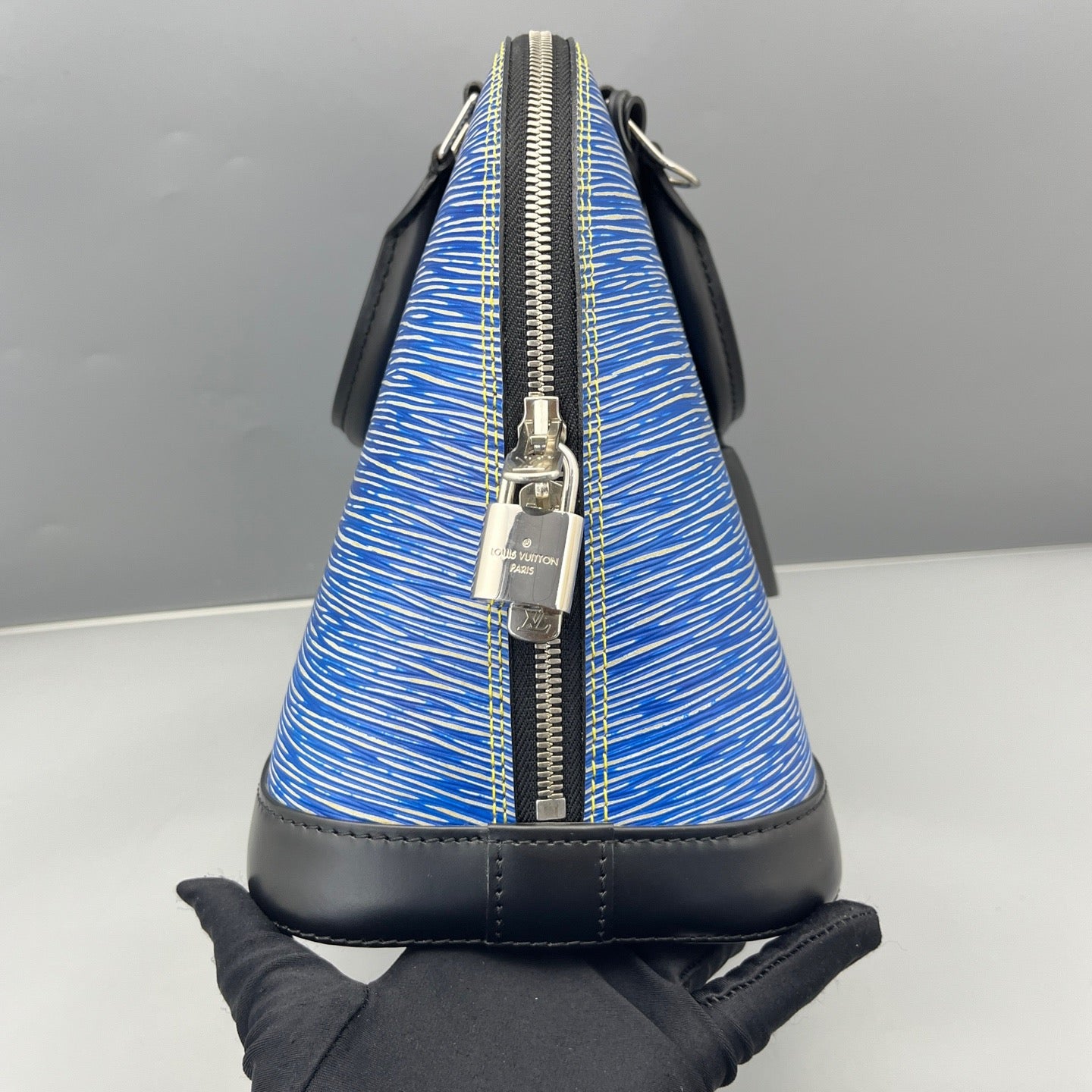 Louis Vuitton - Alma PM - Epi Leather - Blue and Black - (Medium)