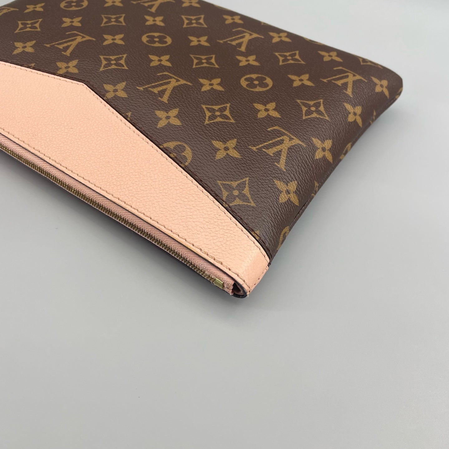 Louis Vuitton - Pochette Legendary Clutch - Monogram coated canvas and grained leather - Brown and Pink - (medium)