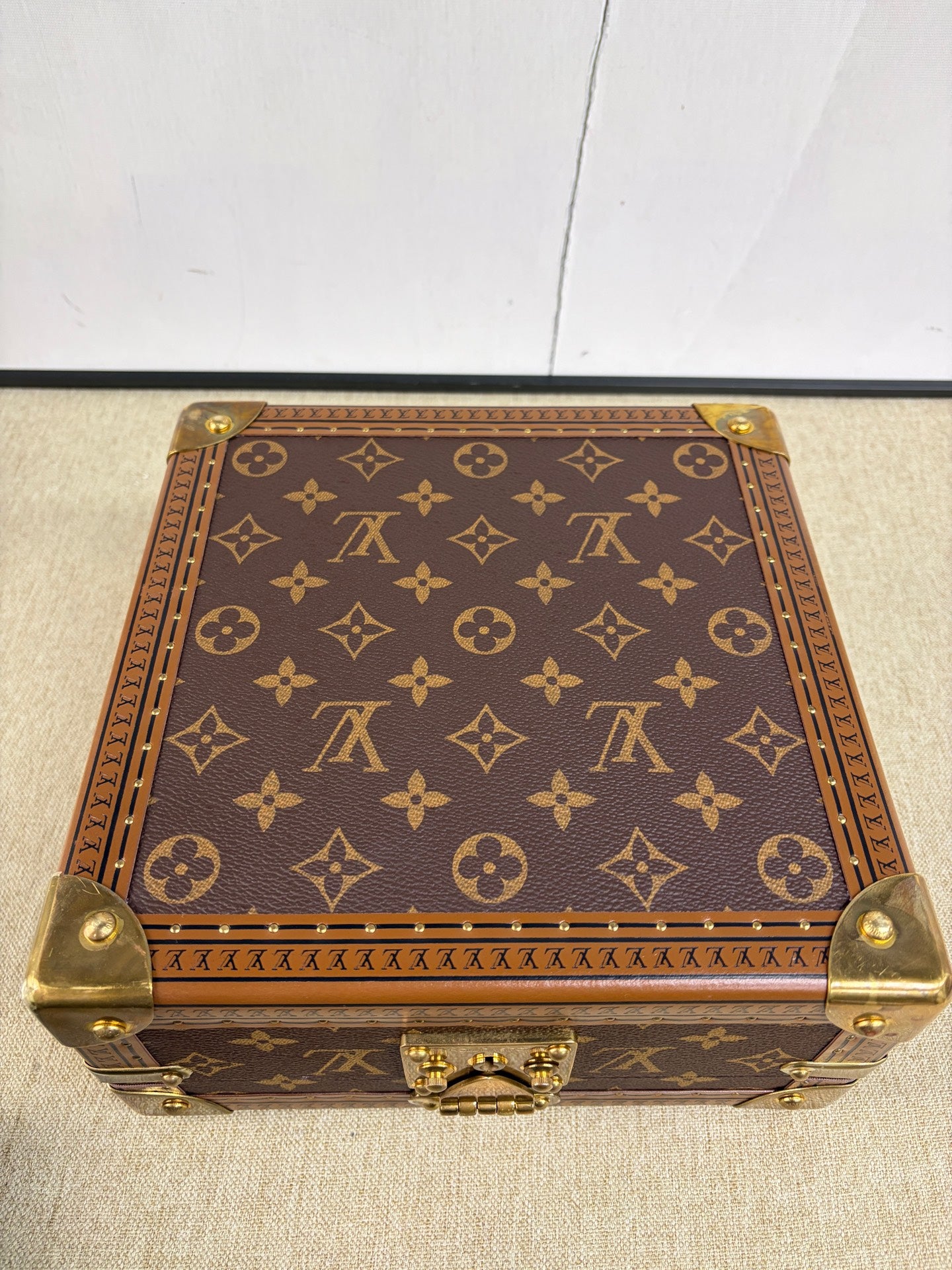 Louis Vuitton - Coffret Joaillerie - Monogram coated canvas with natural cowhide leather trim and brass hardware - Brown - (small)