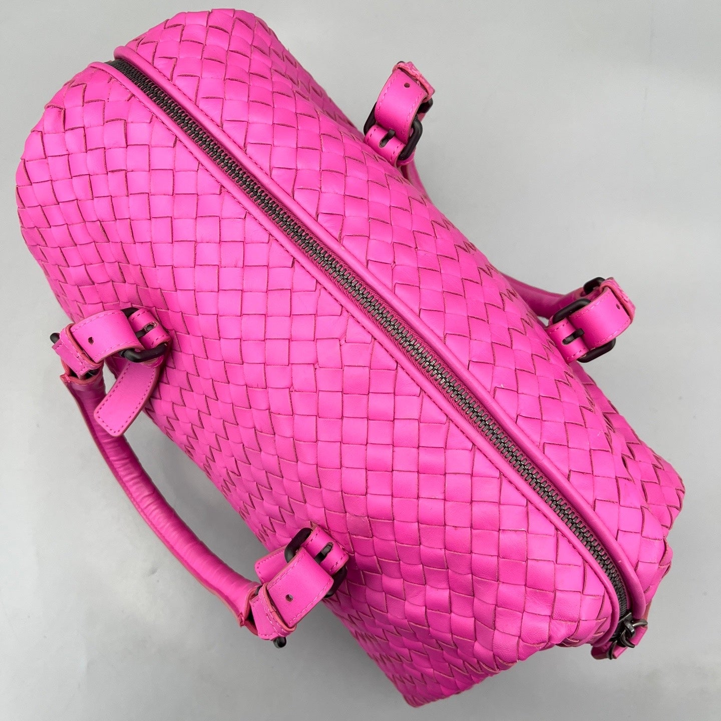 Bottega Veneta - Intrecciato Boston Bag - Lambskin leather - Pink with Gunmetal-Tone Hardware - (medium)