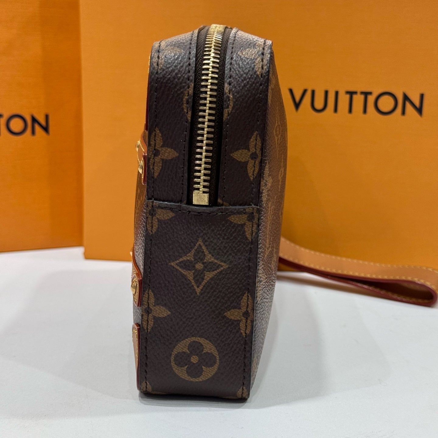 Louis Vuitton - Soft Trunk Pouch - Monogram coated canvas with Vachetta leather trim - Brown - (small)