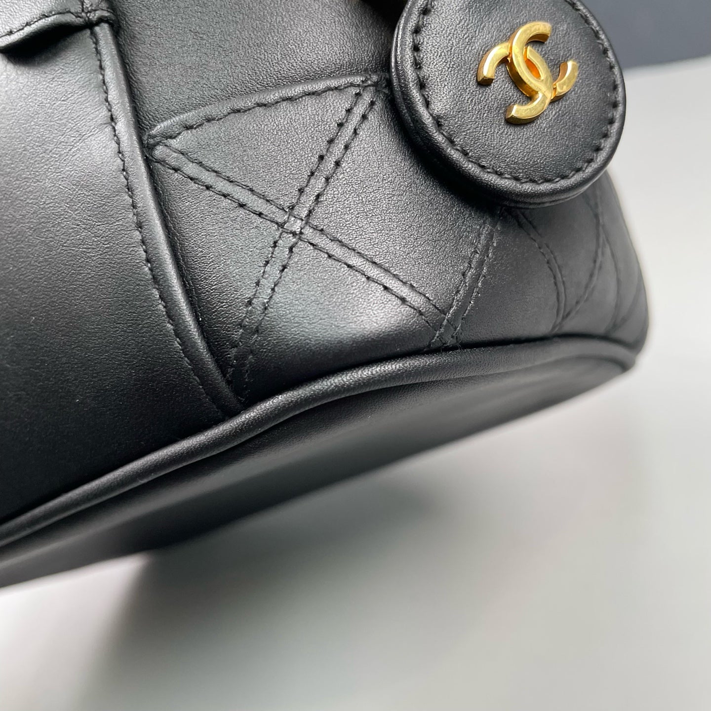 Chanel - Vintage Handheld Makeup Box - Lambskin leather - Black - (small)