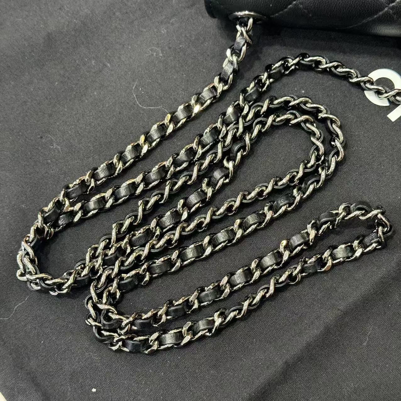 Chanel - Vertical Quilted Phone Holder with Chain - Lambskin leather - Black - (mini)