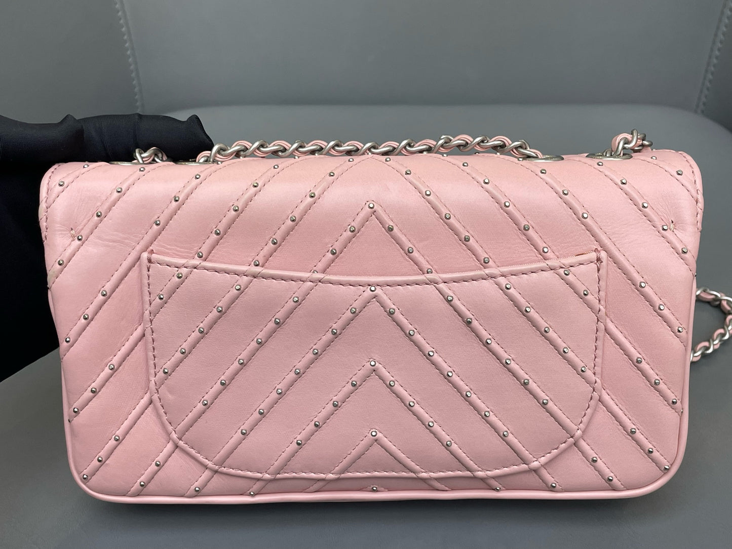 Chanel - Wallet On Chain (WOC) Studded Chevron - Lambskin leather - Pink - (Mini)