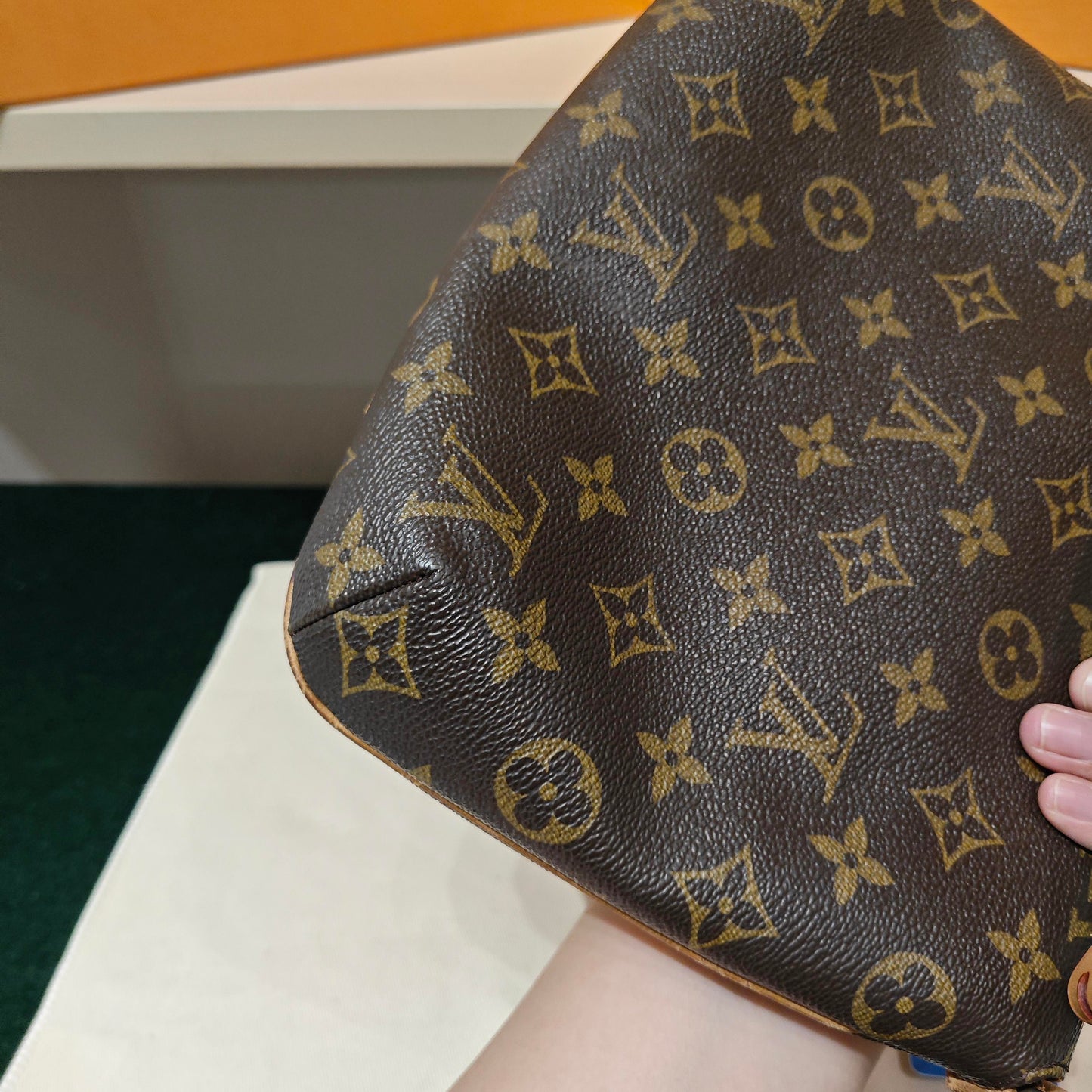 Louis Vuitton - Pochette Bosphore - Monogram coated canvas with vachetta leather trim and textile lining - Brown - (small)