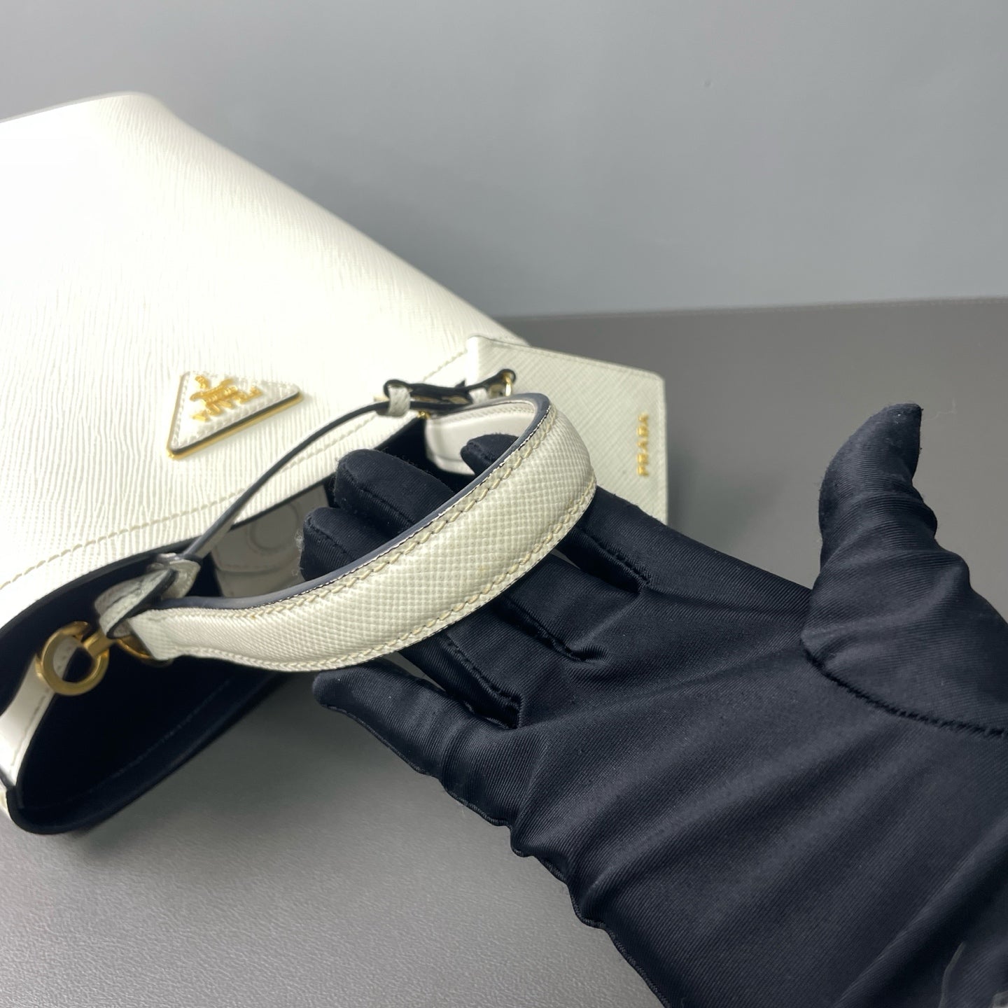 Prada - Panier - Saffiano leather - White with Gold-Tone Hardware - (medium)