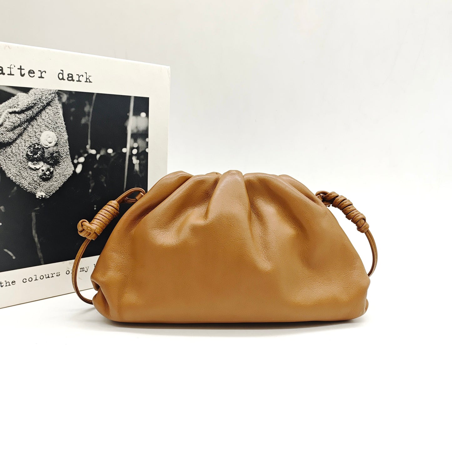 Bottega Veneta - The Pouch Mini - Lambskin leather - Caramel - (mini)