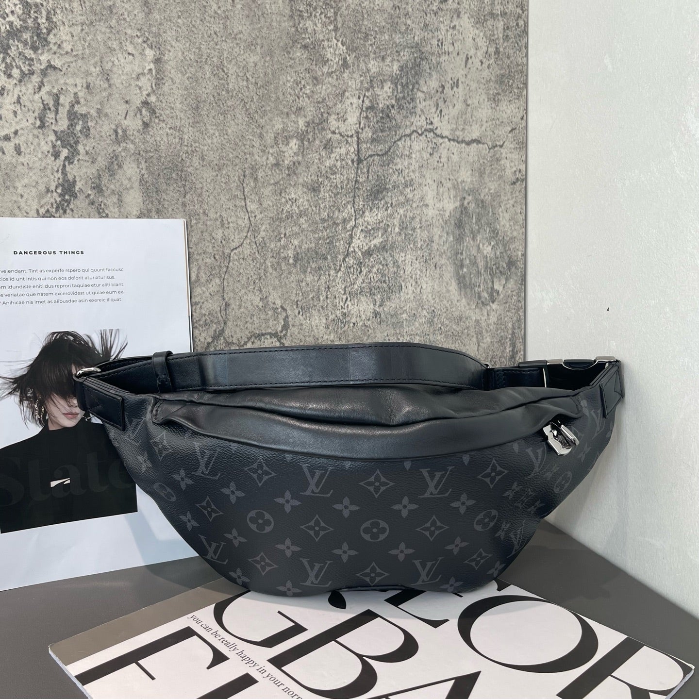 Louis Vuitton - Discovery Bum Bag - Monogram Eclipse coated canvas with leather trim - Black - (Medium)