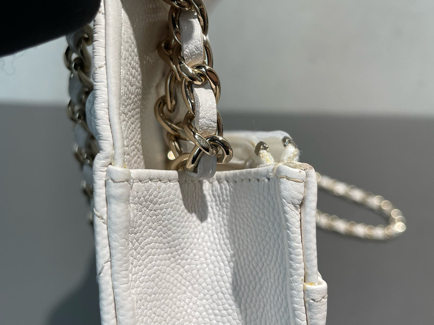 Chanel - Wallet on Chain (WOC) - Grained calfskin leather - White with Light Gold-Tone Hardware - (mini)