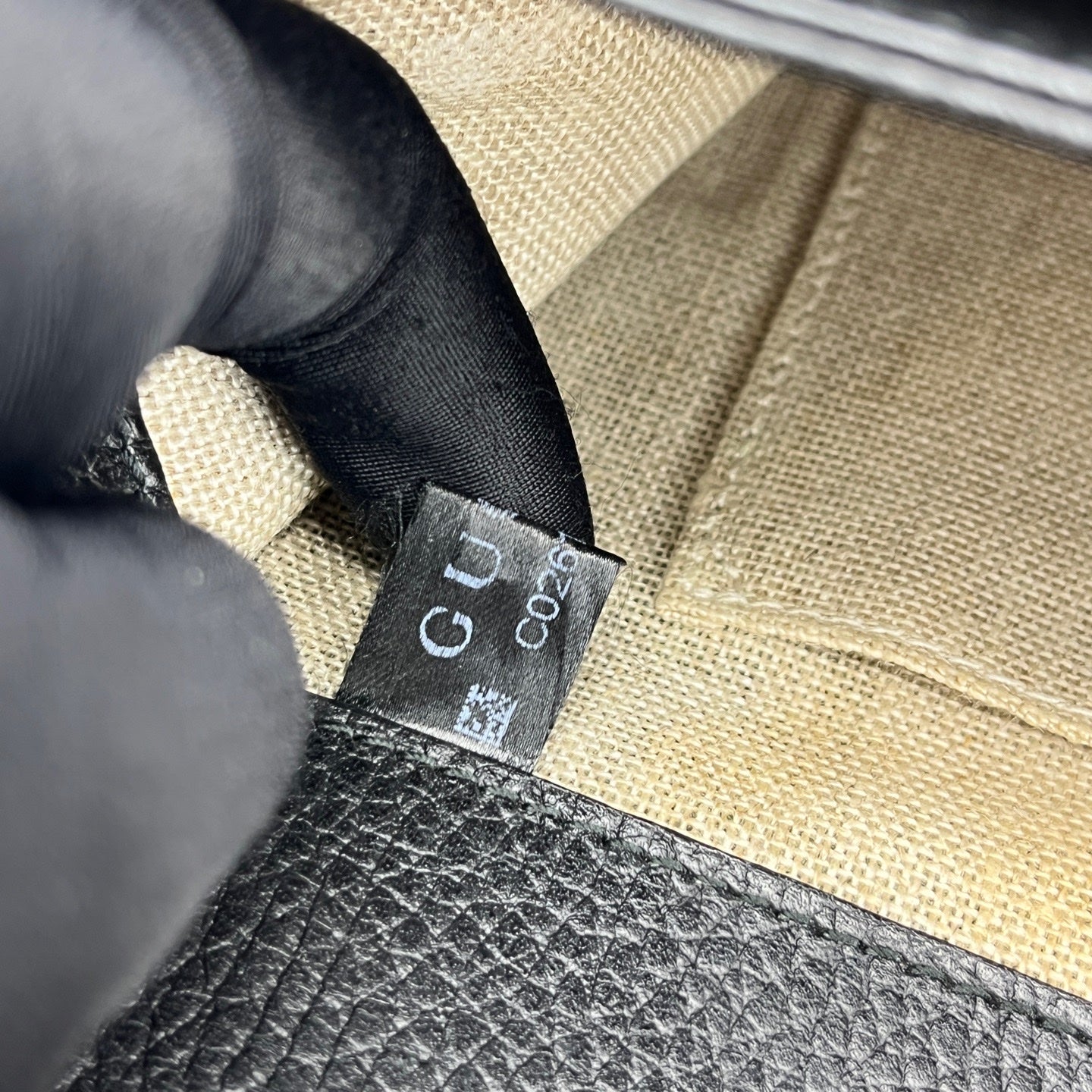 Gucci - Interlocking G Flap Shoulder Bag (Outlet Edition) - Grained leather - Black - (small)