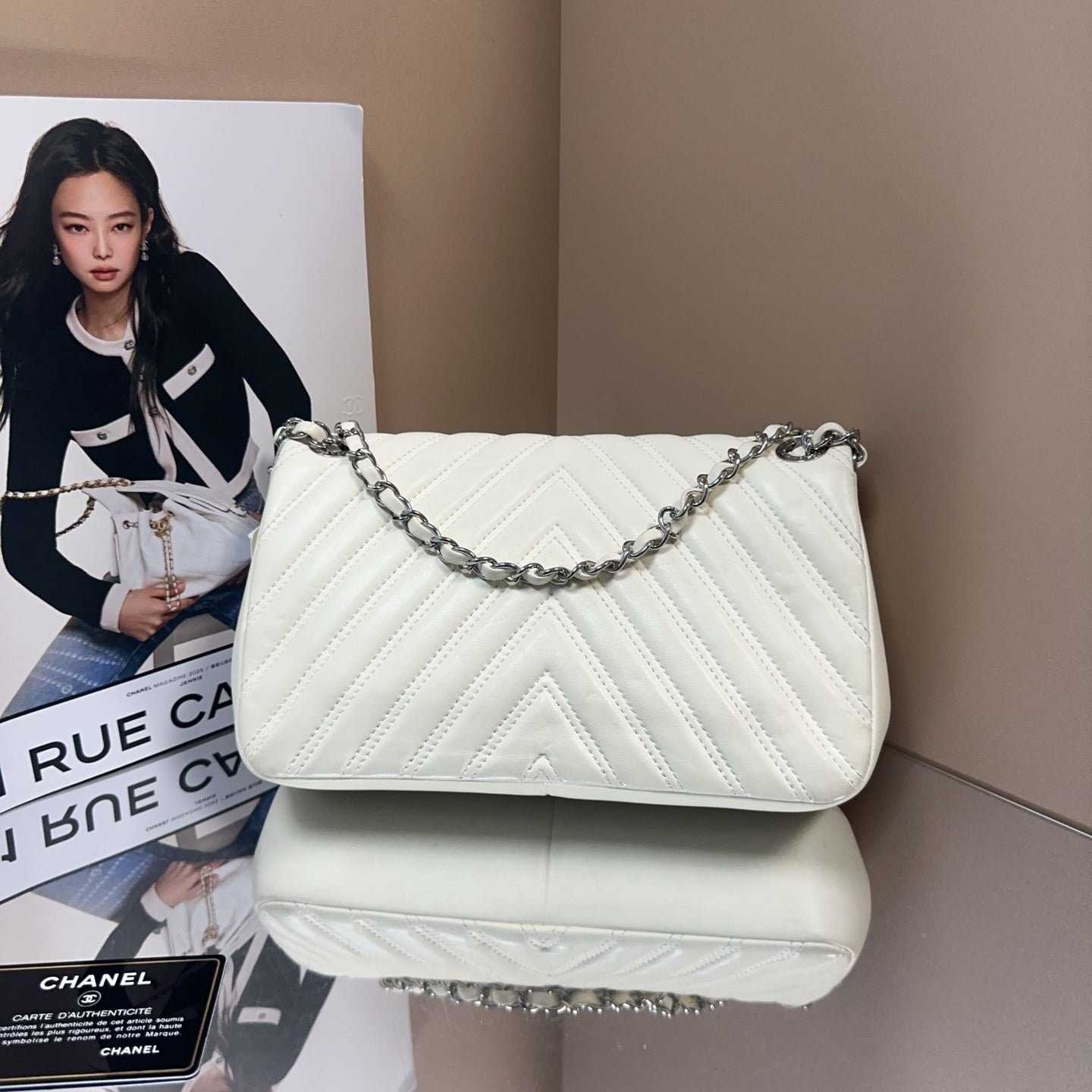 Chanel - Seasonal Flap Bag - Lambskin leather - White - (medium)