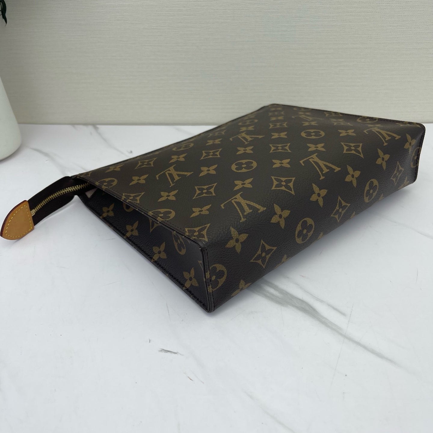 Louis Vuitton - Toiletry Pouch 26 - Monogram coated canvas with Vachetta leather trim - Brown - (medium)