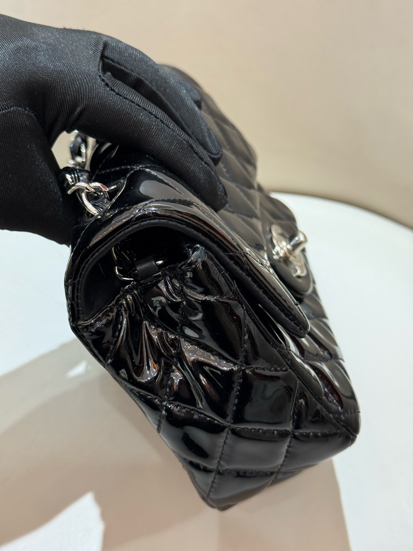 Chanel - Classic Flap Mini - Patent leather - Black - (mini)