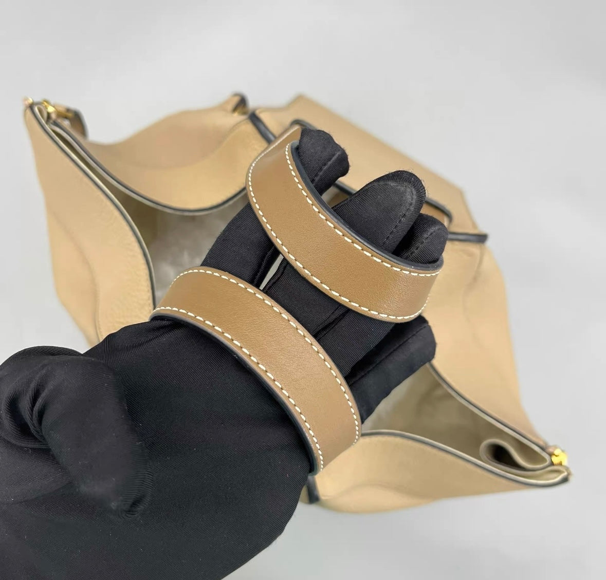 Loewe - Hammock Bag - Grained leather - Beige with Tan accents - (Medium)
