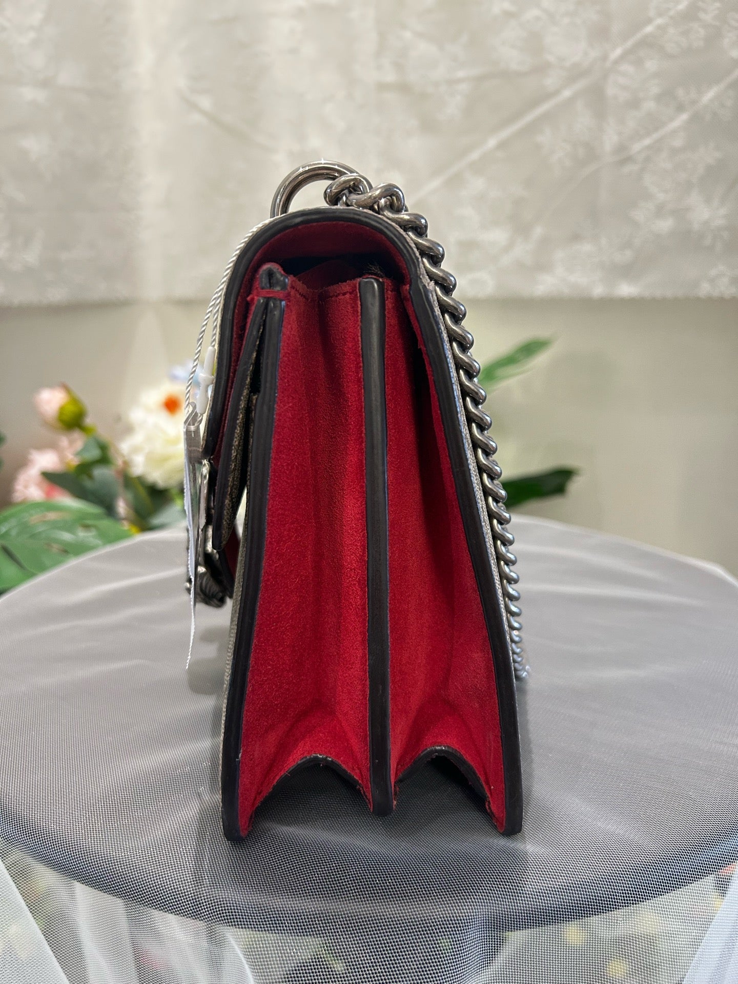 Gucci - Dionysus Shoulder Bag - GG Supreme canvas with suede interior and leather trim - Beige and ebony GG Supreme with red interior and antiqued silver-tone hardware - (Medium)