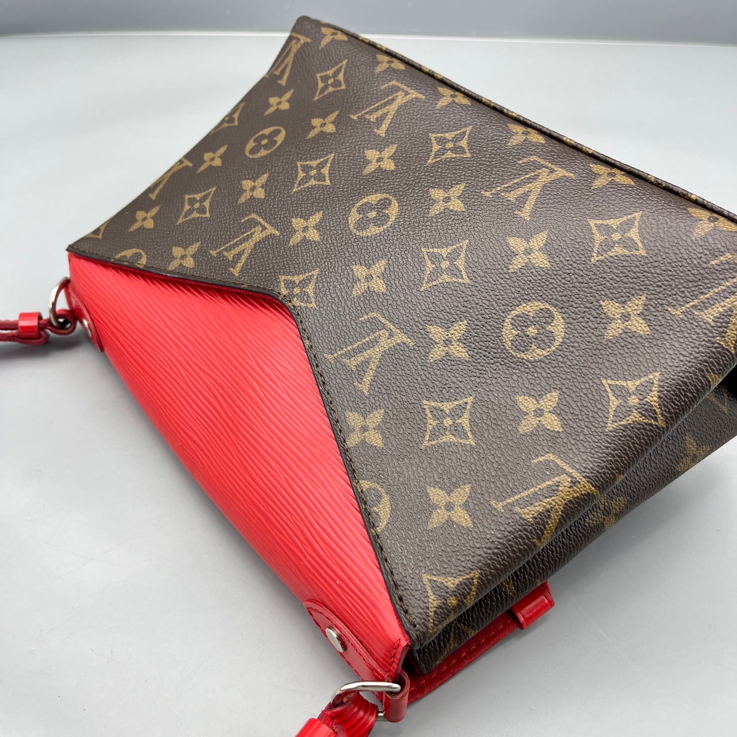 Louis Vuitton - Monogram Canvas and Epi Leather Envelope Messenger Bag - Monogram coated canvas, Epi leather, Microfiber lining - Red - (small)