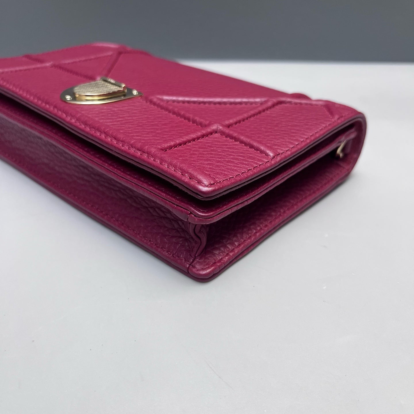 Dior - Shield WOC Chain Crossbody Bag - Grained leather - Red - (mini)