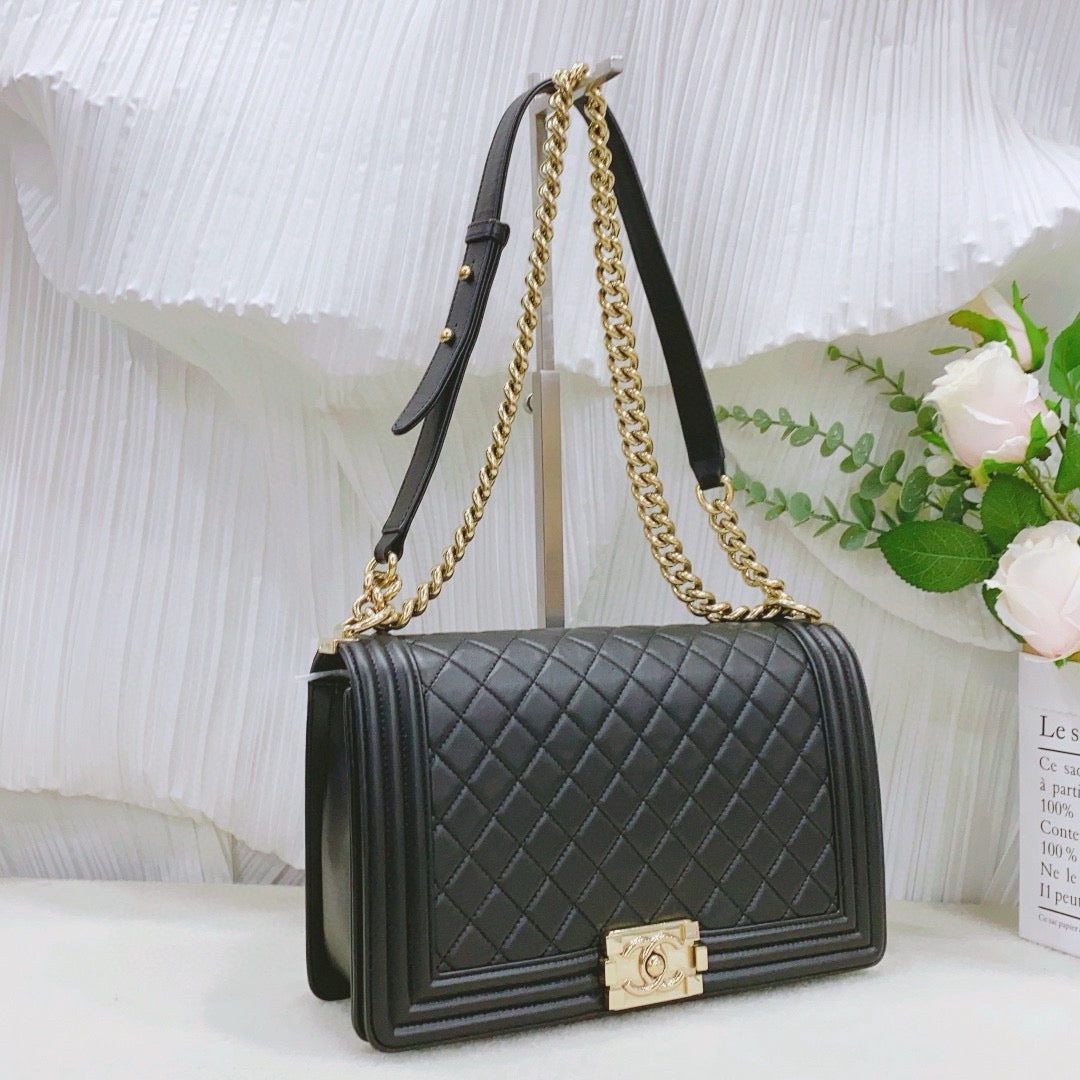 Chanel - Le Boy - Lambskin leather - Black - (medium)