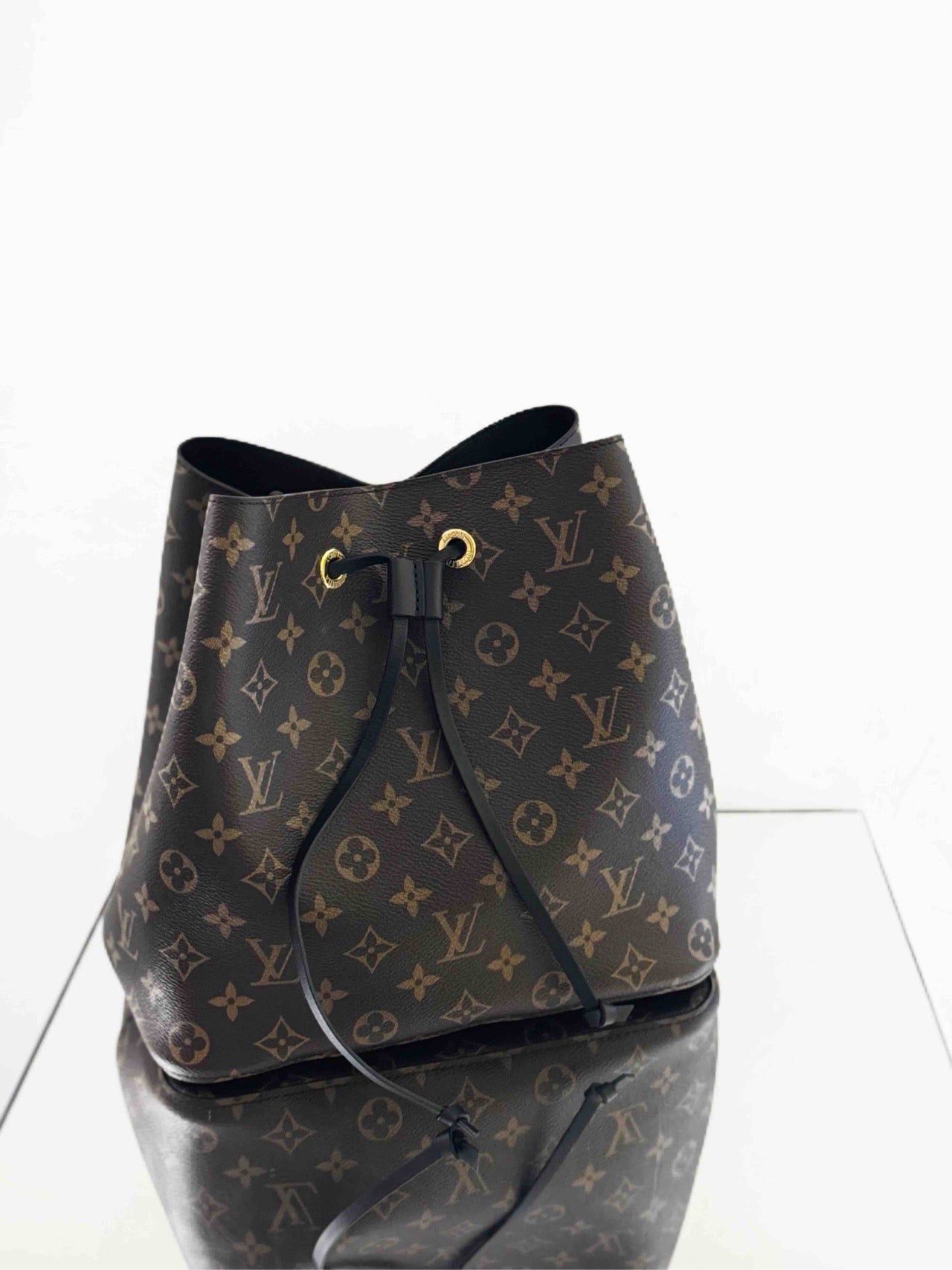 Louis Vuitton - NeoNoe MM - Monogram coated canvas with leather trim - Brown - (medium)