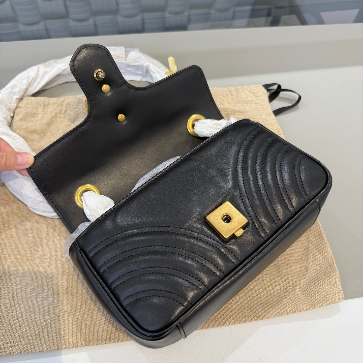Gucci - GG Marmont Matelassé Small Chain Bag - Matelassé chevron quilted leather - Black - (Small)