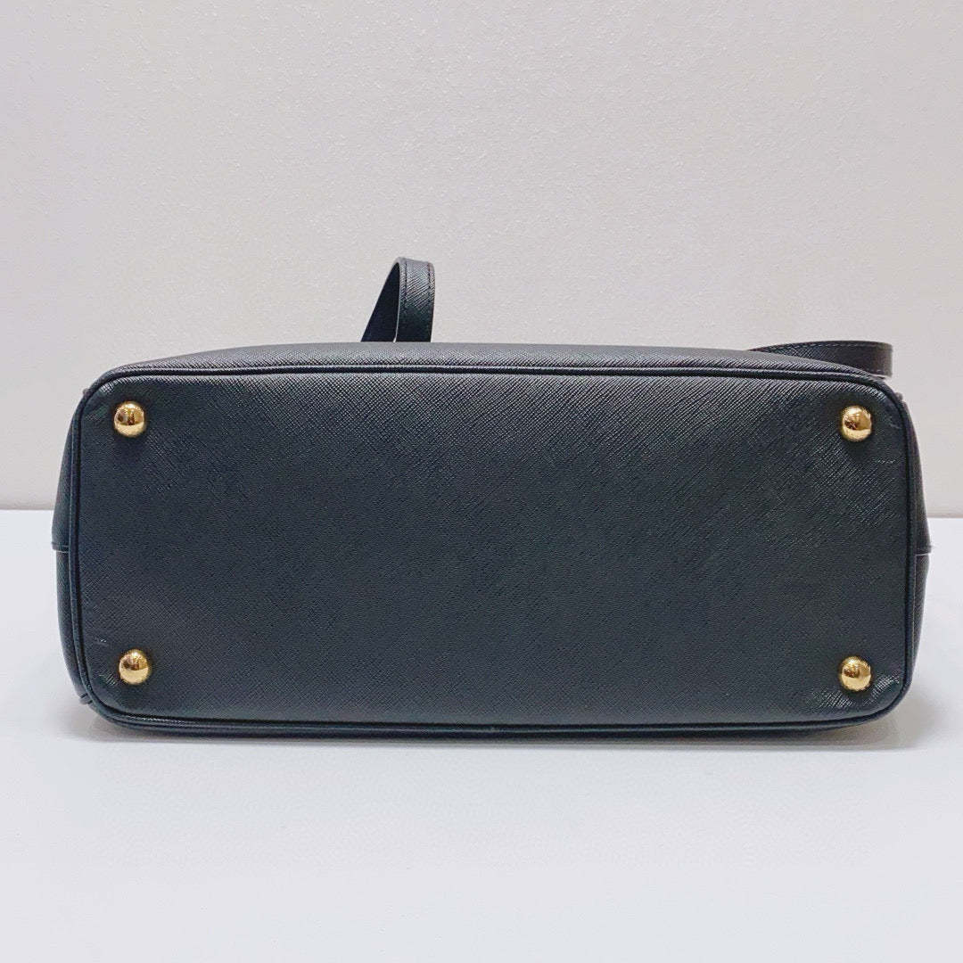 Prada - Galleria Tote - Saffiano leather - Black - (Medium)