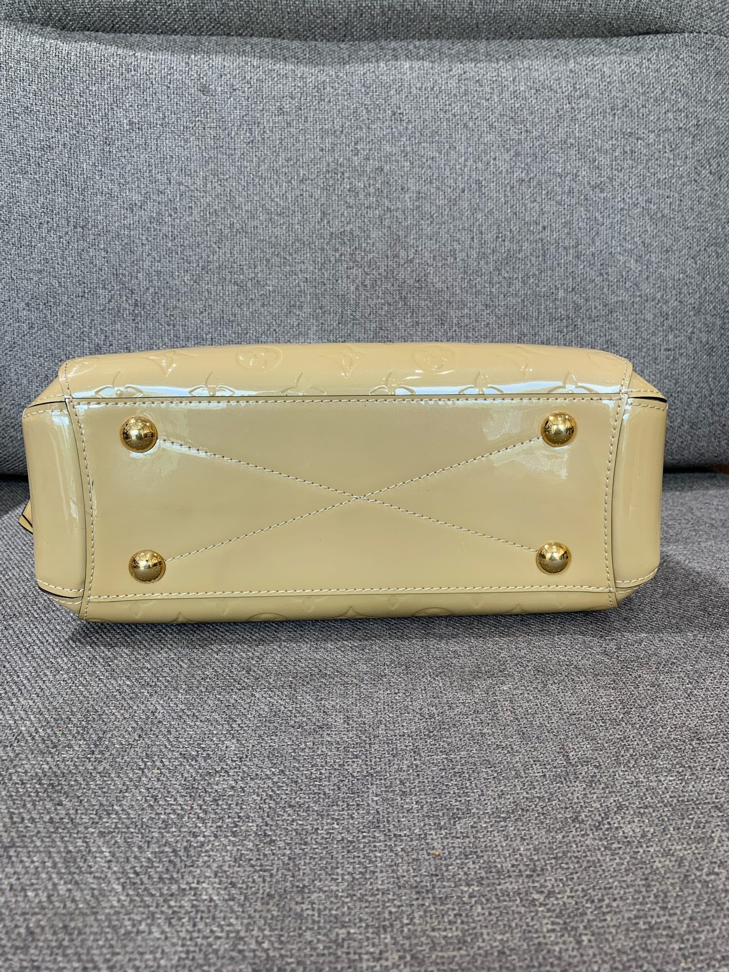 Louis Vuitton - Montaigne BB - Patent leather - Beige - (mini)