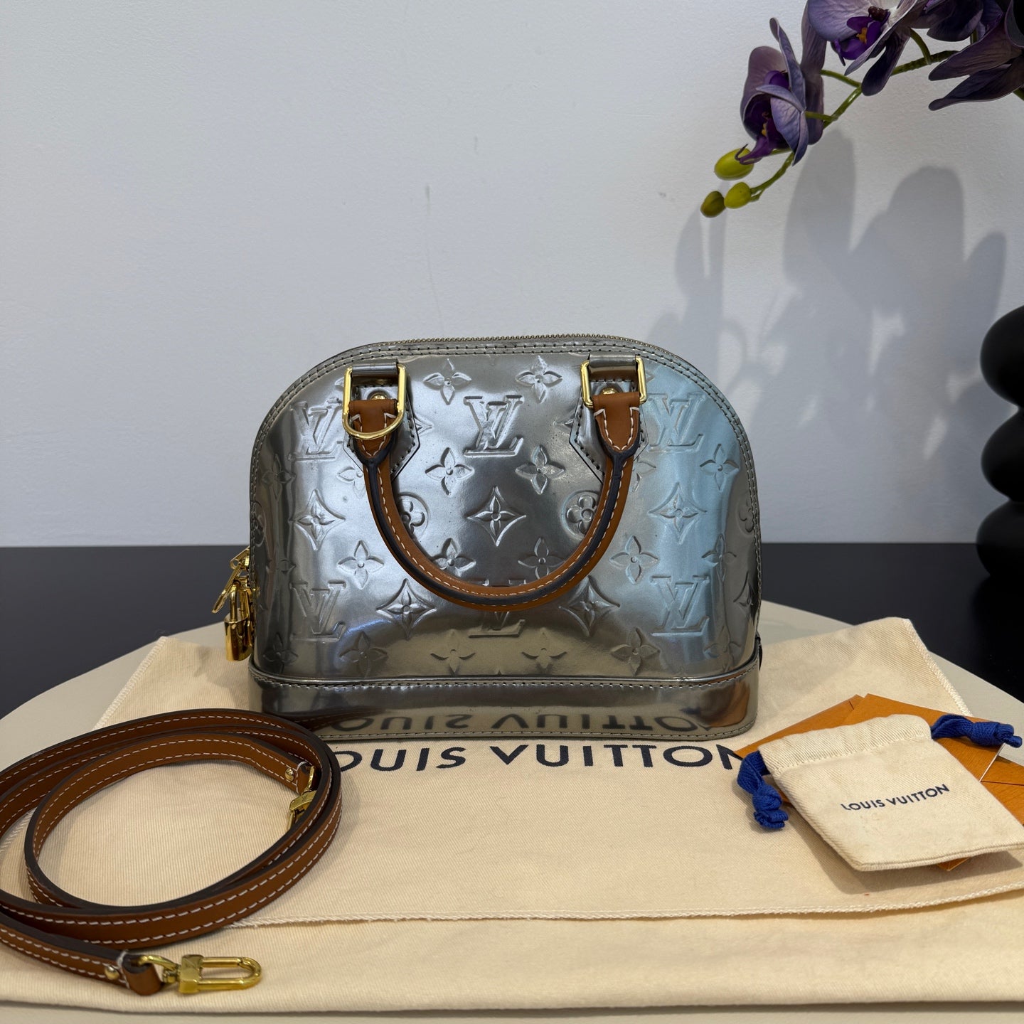 Louis Vuitton - Alma BB - Patent leather with Vachetta leather trim - Silver - (mini)