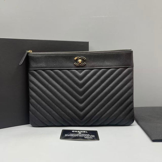 Chanel - V-Quilted Envelope Clutch - Caviar leather - Black - (medium)
