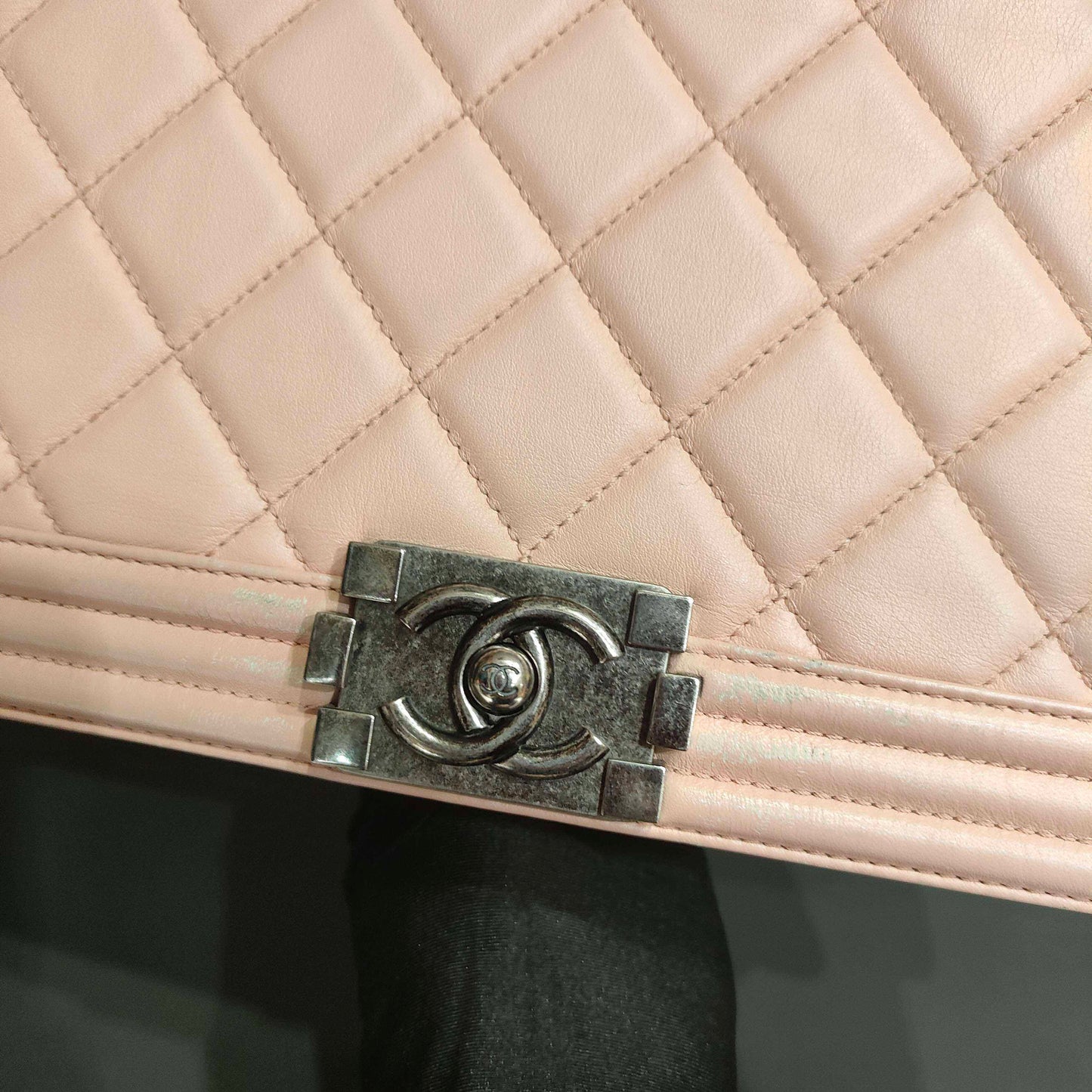 Chanel - Le Boy Medium - Calfskin leather - Light Pink - (Medium)