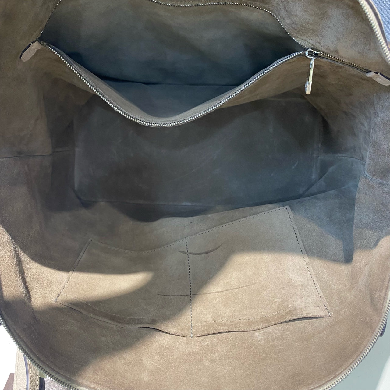 Louis Vuitton - Top Handle Handbag - Grained leather - Grey - (large)