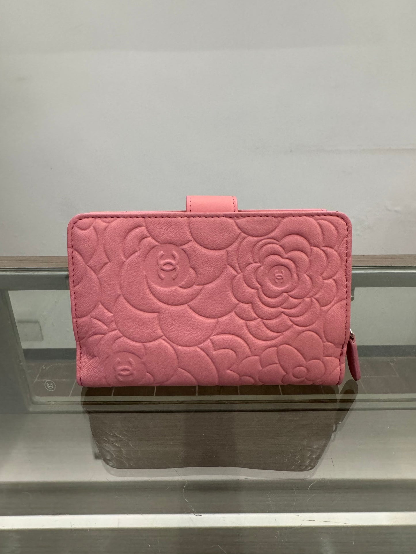 Chanel - Camellia Tri-Fold Wallet - Leather - Pink - (Small)