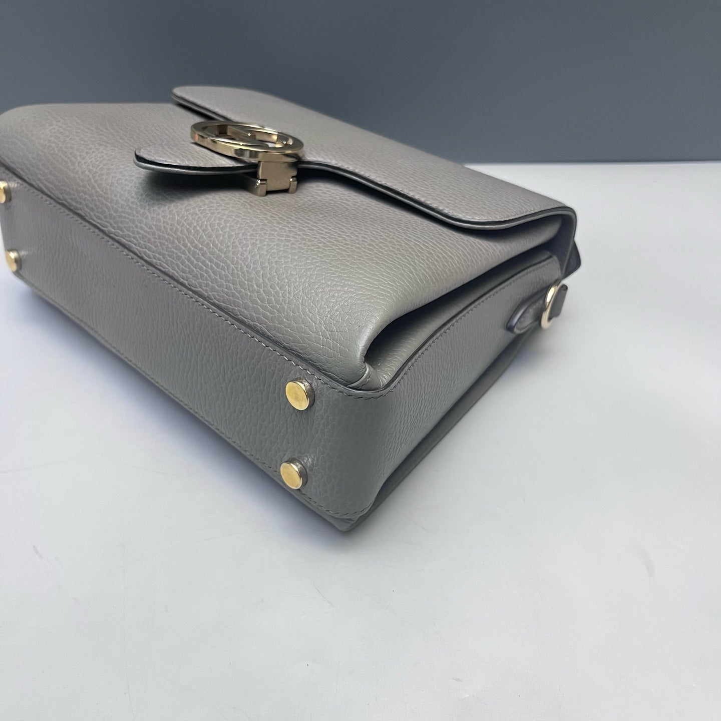 Gucci - Accordion Flap Shoulder Bag with Interlocking G - Grained leather - Grey - (Medium)