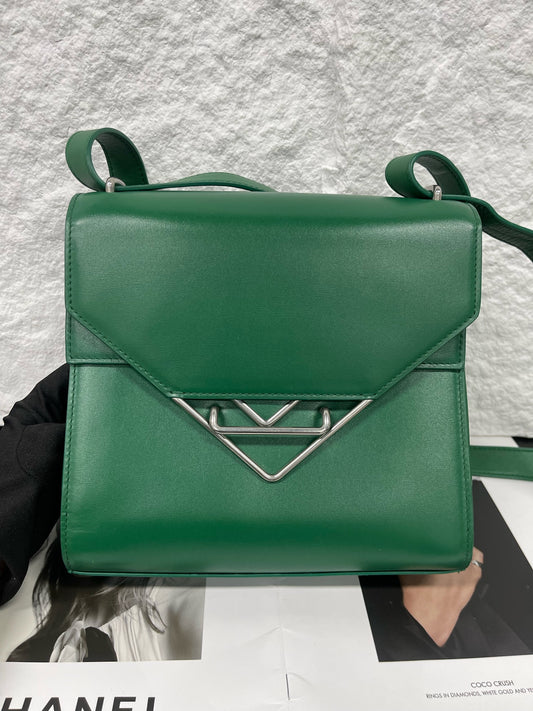 Bottega Veneta - Clip Shoulder Crossbody Bag - Calfskin leather - Green - (Small)
