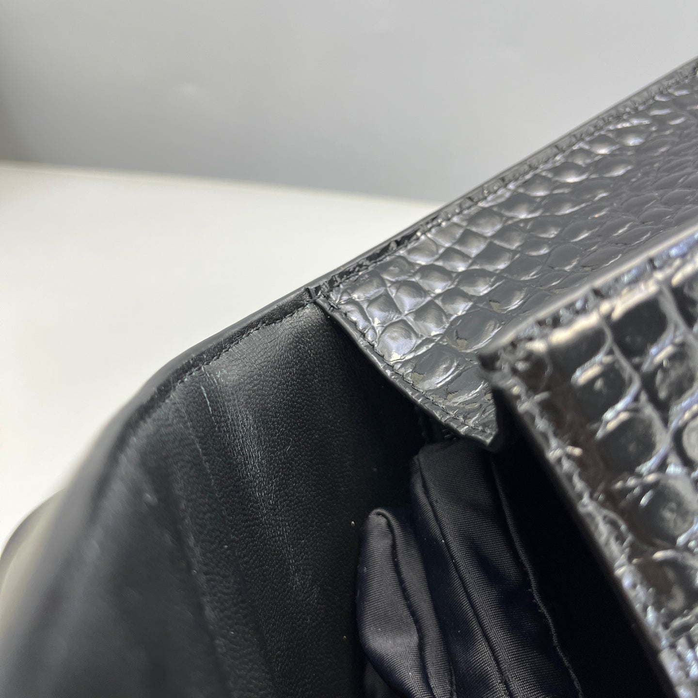 Balenciaga - Hourglass Top Handle Bag S - Crocodile embossed calf leather - Black - (mini)