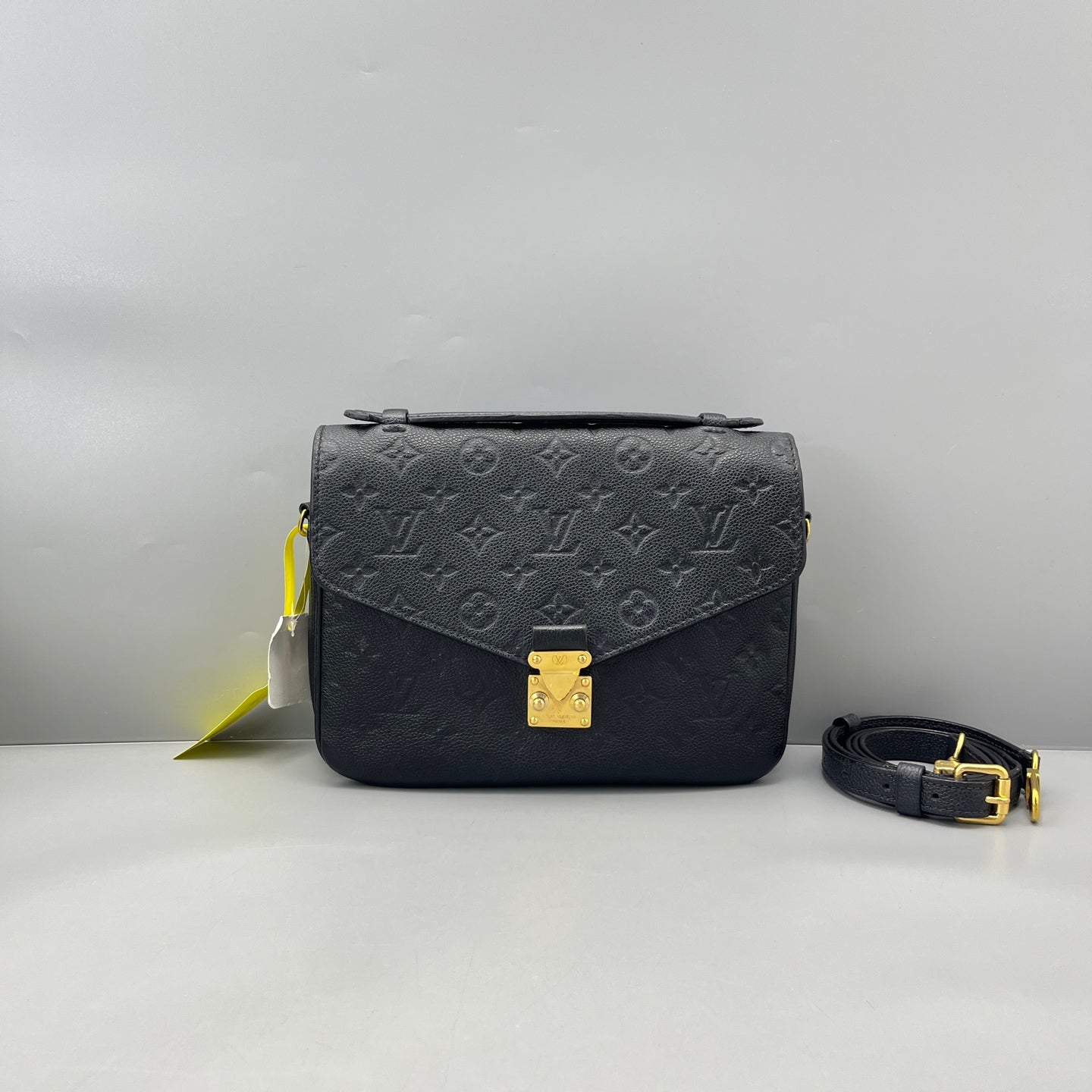 Louis Vuitton - Pochette Metis - Embossed Monogram Empreinte leather - Black - (medium)