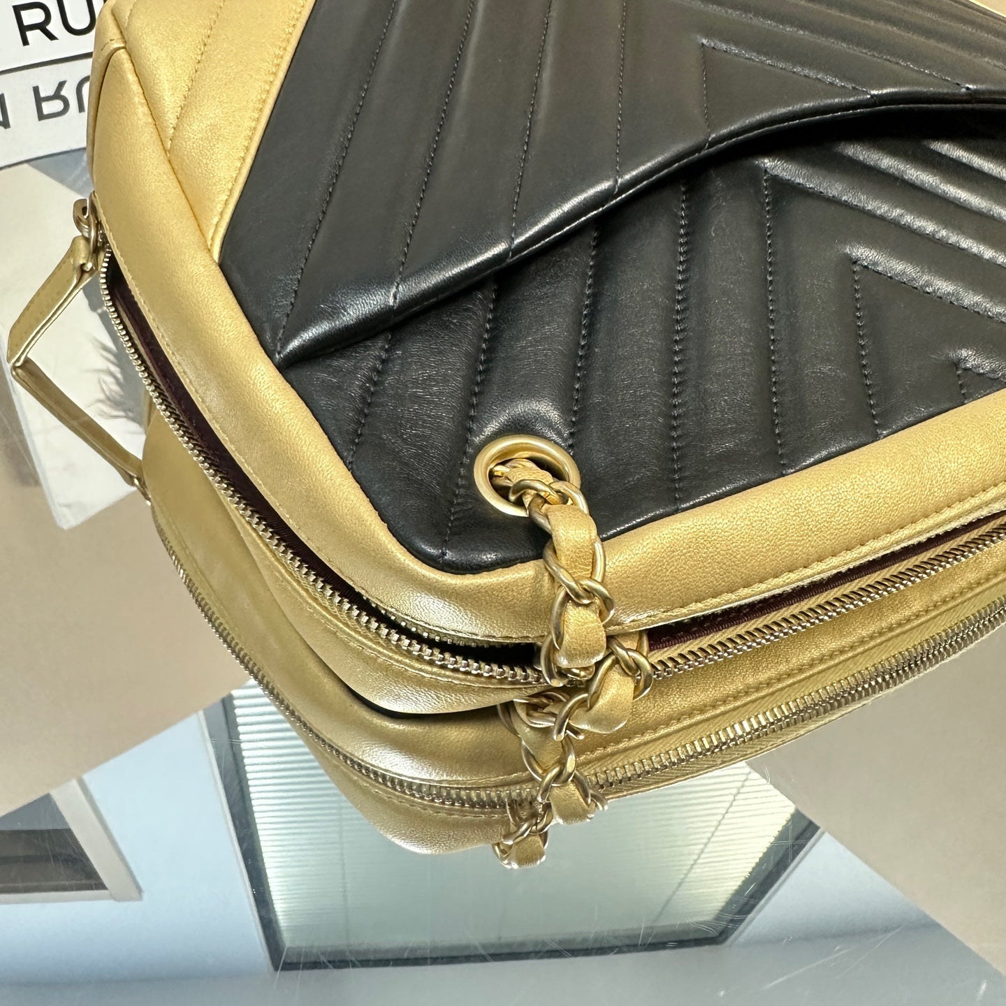 Chanel - V-Quilted Camera Bag - Leather - Black and Gold - (small)