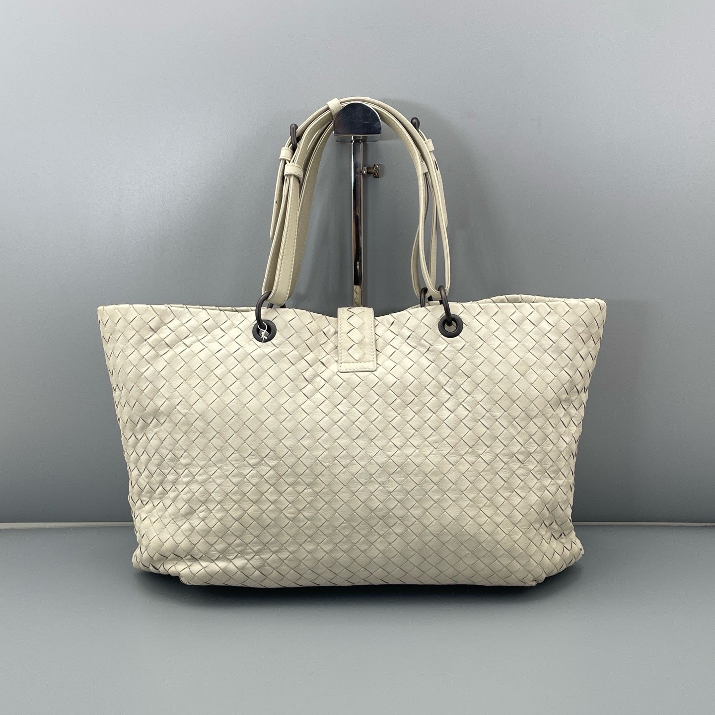 Bottega Veneta - Intrecciato Woven Shoulder Tote Bag - Leather - White - (medium)