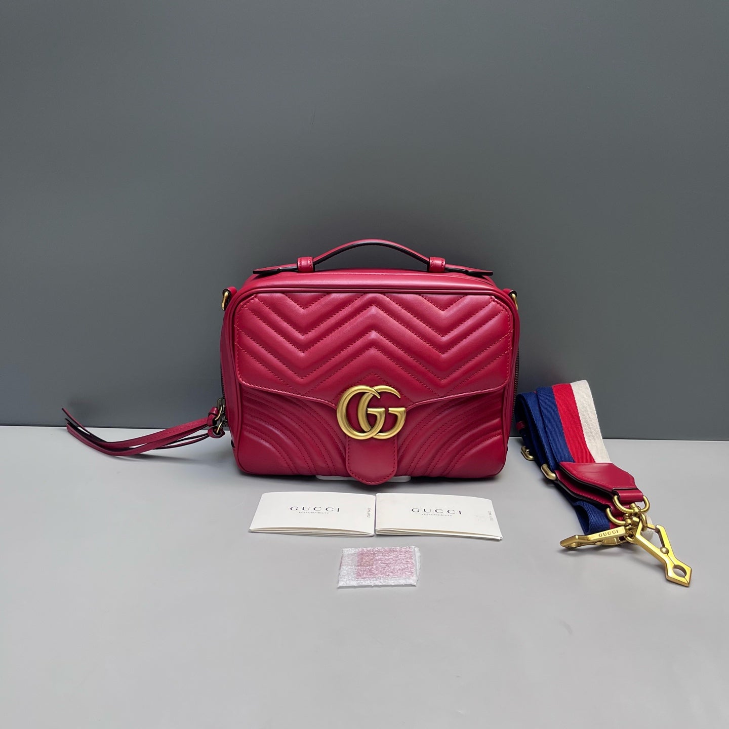 Gucci - GG Marmont Messenger Bag - Leather - Red - (Medium)