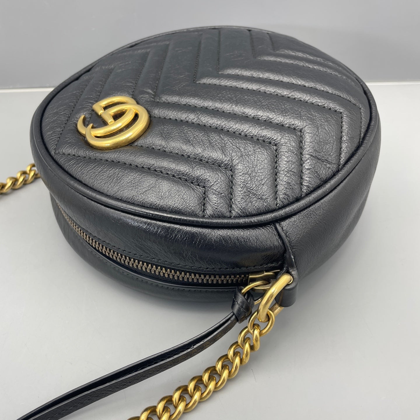Gucci - GG Marmont Matelassé Round Shoulder Bag - Leather - Black - (mini)