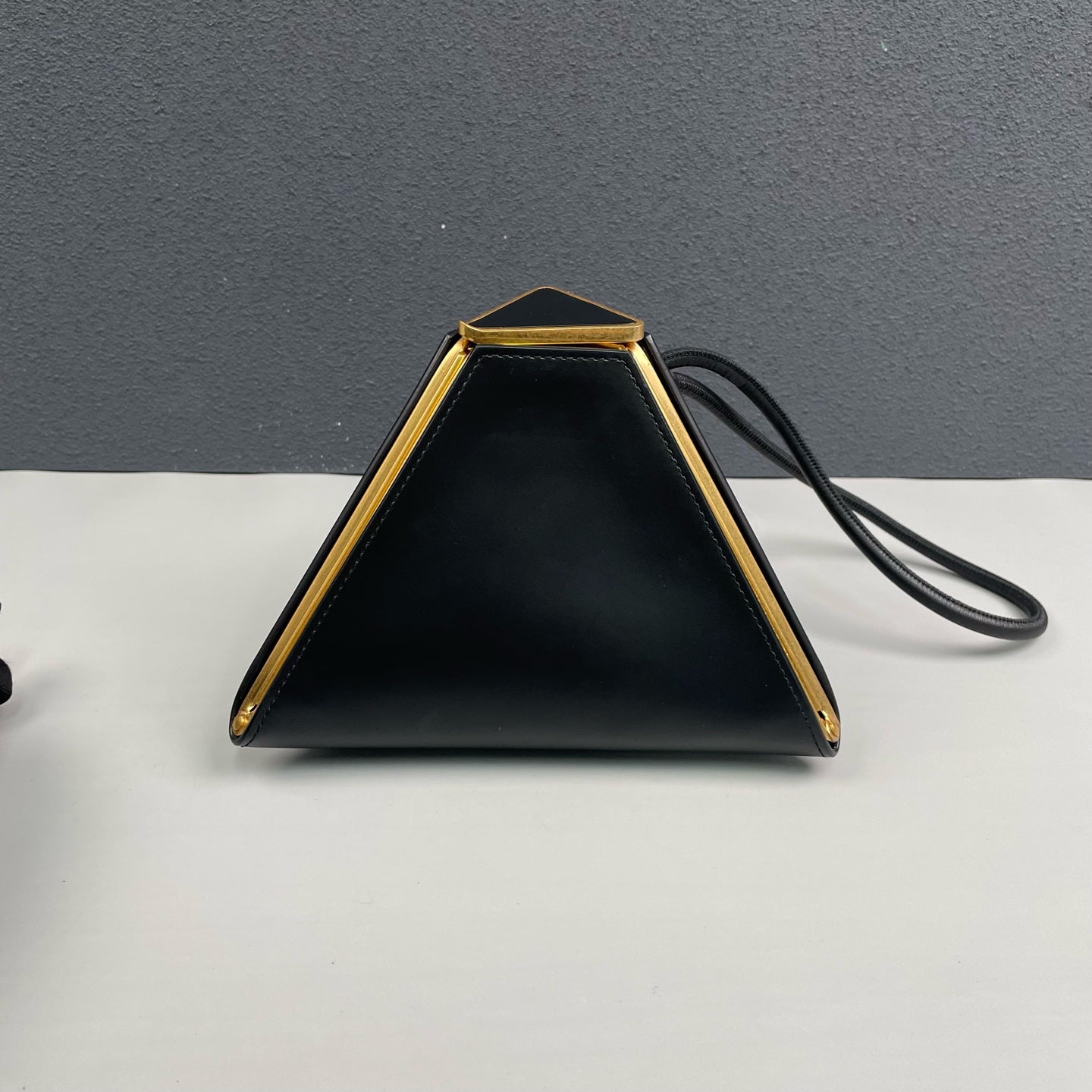 Bottega Veneta - Triangle Clutch - Leather - Black - (mini)